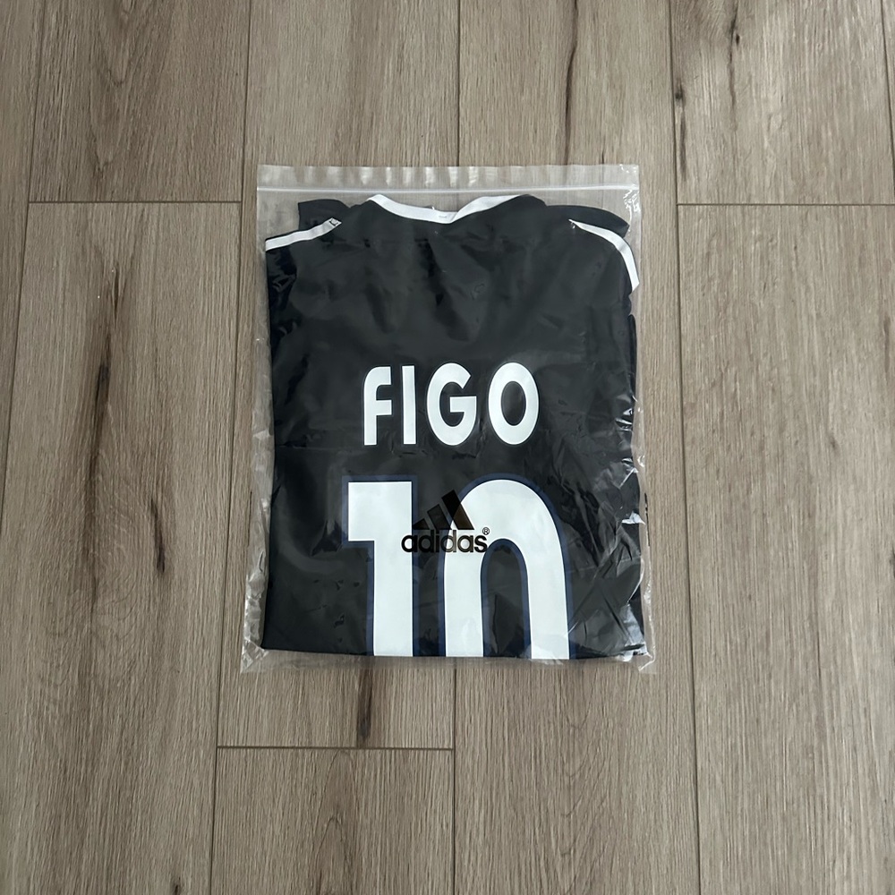 Real Madrid 2004/05 Figo Retro Jersey Black - Picture 5 of 6